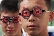 小学生要怎么配眼镜，小学生要怎么配眼镜呢