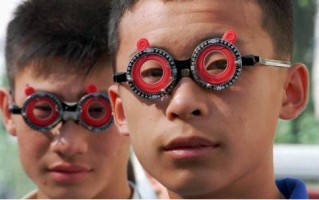 小学生要怎么配眼镜，小学生要怎么配眼镜呢